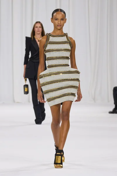 Look 27